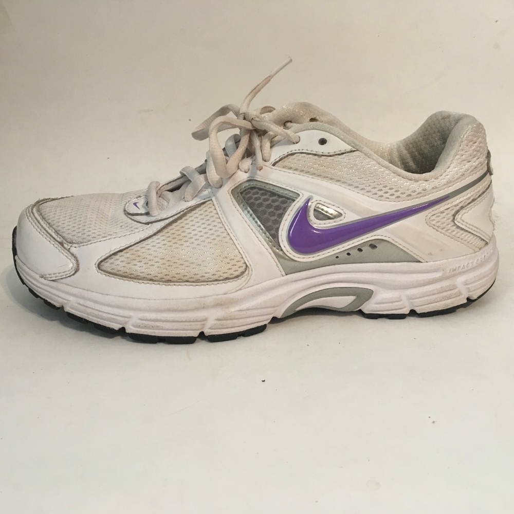 Nike Womens White Leather Athletic Tennis Shoes